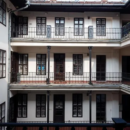 Lovely Downtown Close To The Basilica Apartmán *