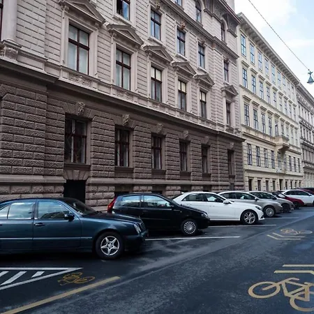 Lovely Downtown Close To The Basilica * Budapest